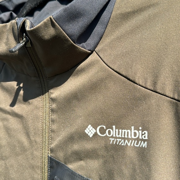Green and black Columbia Titanium men’s jacket size XL - Picture 3 of 4